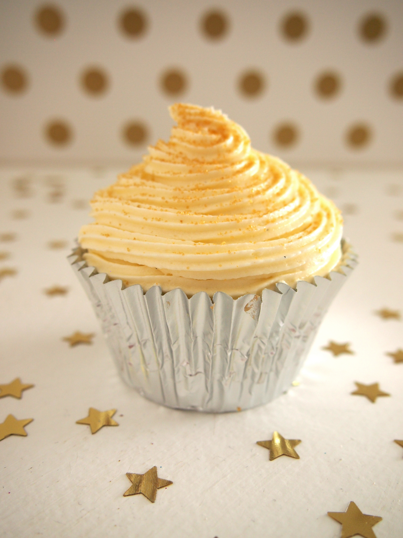 gold glitter vanilla cupcakes